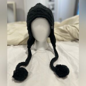 The North Face Woman’s Sz: OS Black Cableknit Ear Flat Fleece Lined Beanie.